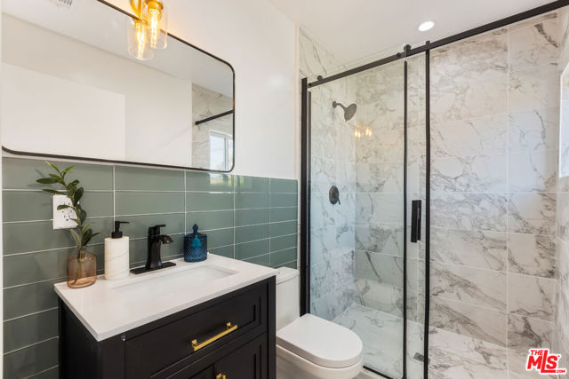 3827 S Victoria Avenue, View Park CA: https://media.crmls.org/mediaz/860bba63-fec4-4622-b5ab-4ed233542cac.jpg