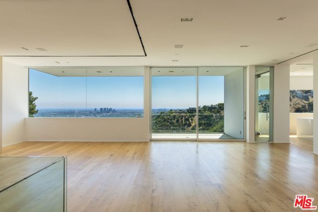 1853 Sunset Plaza Drive, Los Angeles CA: https://media.crmls.org/mediaz/860cd3ad-acf9-4413-b535-e871891ec4eb.jpg
