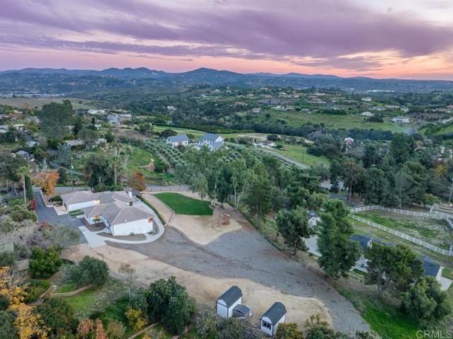 Detail Gallery Image 3 of 43 For 5057 E San Jacinto Cir, Fallbrook,  CA 92028 - 4 Beds | 3/1 Baths