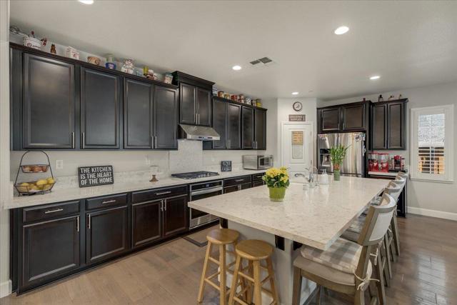738 Sullivan Way, Gilroy CA: https://media.crmls.org/mediaz/860dc50a-76a4-49ba-a80a-a46ef1f60dde.jpg