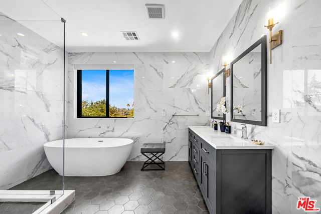 4841 Minden Place, Los Angeles CA: https://media.crmls.org/mediaz/860e30a6-593b-4a9c-8c96-fbf485e68682.jpg