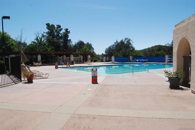 16071 Sun Summit Pt, San Diego CA: https://media.crmls.org/mediaz/860e40f7-fd14-4ce8-8c1c-170f74e329e4.jpg