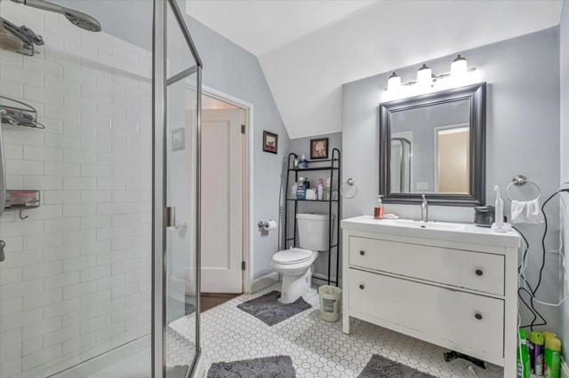 8245 Golf Links Road, Oakland CA: https://media.crmls.org/mediaz/860ee60c-0072-4d85-881c-0949892e1541.jpg