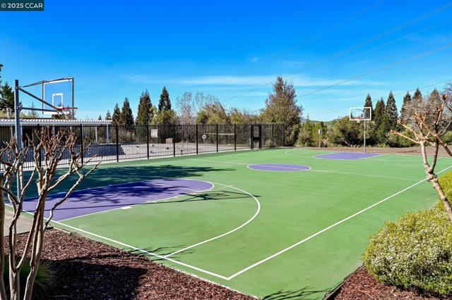 4072 Westminster Pl, Danville CA: https://media.crmls.org/mediaz/860f163d-d147-48b9-a460-9a5b7ad5e5f3.jpg
