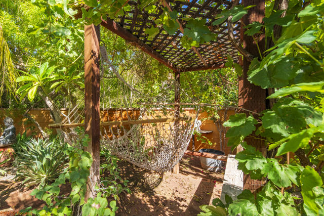 14 Gary Circle, Palm Springs CA: https://media.crmls.org/mediaz/860ff201-3e55-4359-bec3-e1b036758dda.jpg