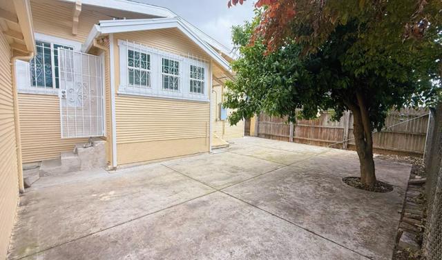 130 E Worth Street, Stockton CA: https://media.crmls.org/mediaz/86101cc4-d52f-41c9-855a-11d0ecac0932.jpg