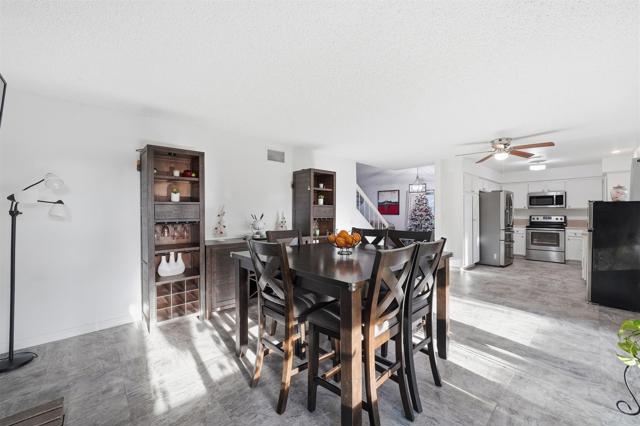 Detail Gallery Image 16 of 35 For 2327 Amber Ln, Escondido,  CA 92026 - 4 Beds | 3 Baths