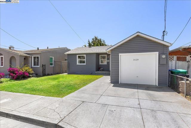 1629 Thrush Ave, San Leandro CA: https://media.crmls.org/mediaz/86103610-ec0c-4065-b1b1-d766042463ea.jpg