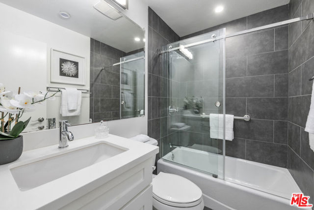 350 S Spalding Drive, Beverly Hills CA: https://media.crmls.org/mediaz/86107e3a-7dd8-4647-aae5-a404f705a012.jpg