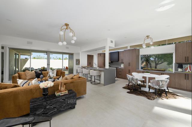 139 Desert Lakes Drive, Palm Springs CA: https://media.crmls.org/mediaz/8610bae3-9312-4ca2-8846-8c590b1510a8.jpg