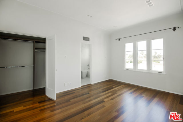 1302 Sweetzer Avenue, West Hollywood CA: https://media.crmls.org/mediaz/8610d76b-f714-4896-8978-6465cac213cb.jpg