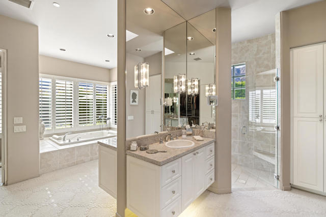 900 Dogwood Circle E, Palm Springs, CA 92264