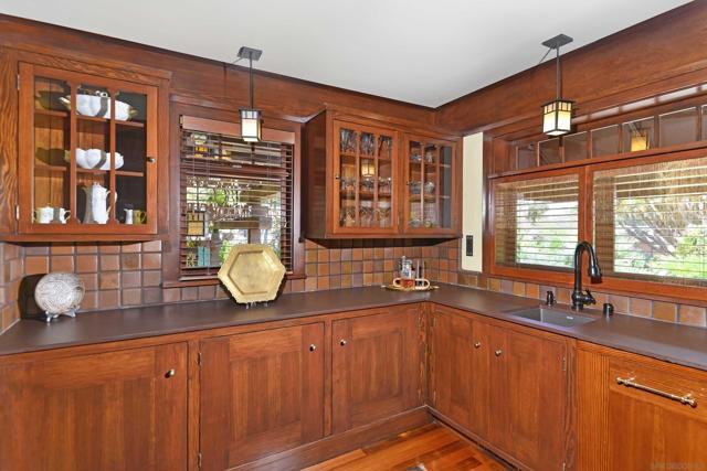 3574 7th Avenue, San Diego CA: https://media.crmls.org/mediaz/861207ce-cafc-4282-a703-35e2bd72ecb1.jpg