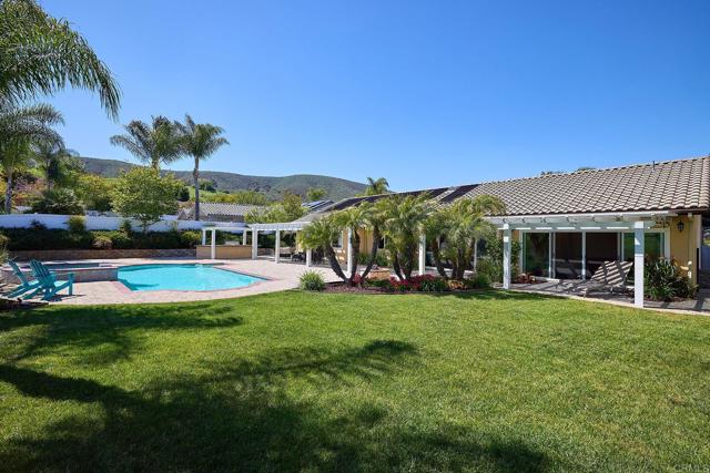 1314 Deerbrook Drive, San Marcos CA: https://media.crmls.org/mediaz/86125f40-8edb-4b16-80d0-59306466d18d.jpg
