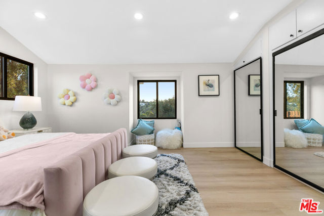 5132 Escobedo Drive, Woodland Hills CA: https://media.crmls.org/mediaz/8612a26d-ce05-4739-9acf-ebd94ba68320.jpg