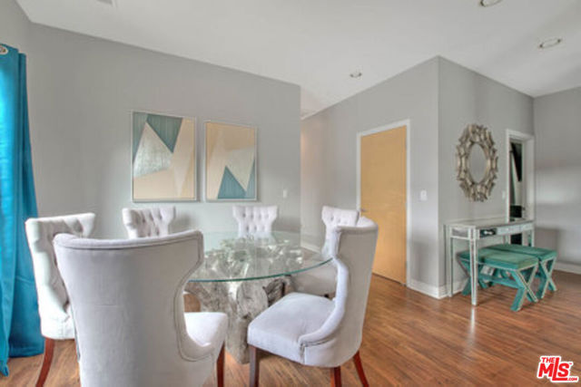 1821 S Sycamore Avenue, Los Angeles CA: https://media.crmls.org/mediaz/8613079f-d464-4ad8-a0e5-9c9db721e9af.jpg