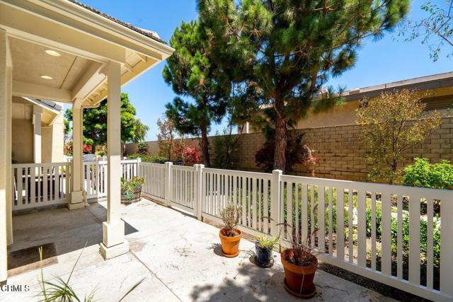 302 Harbor Breeze Drive, Port Hueneme CA: https://media.crmls.org/mediaz/861350ef-e49a-434c-9534-7337fae9a237.jpg