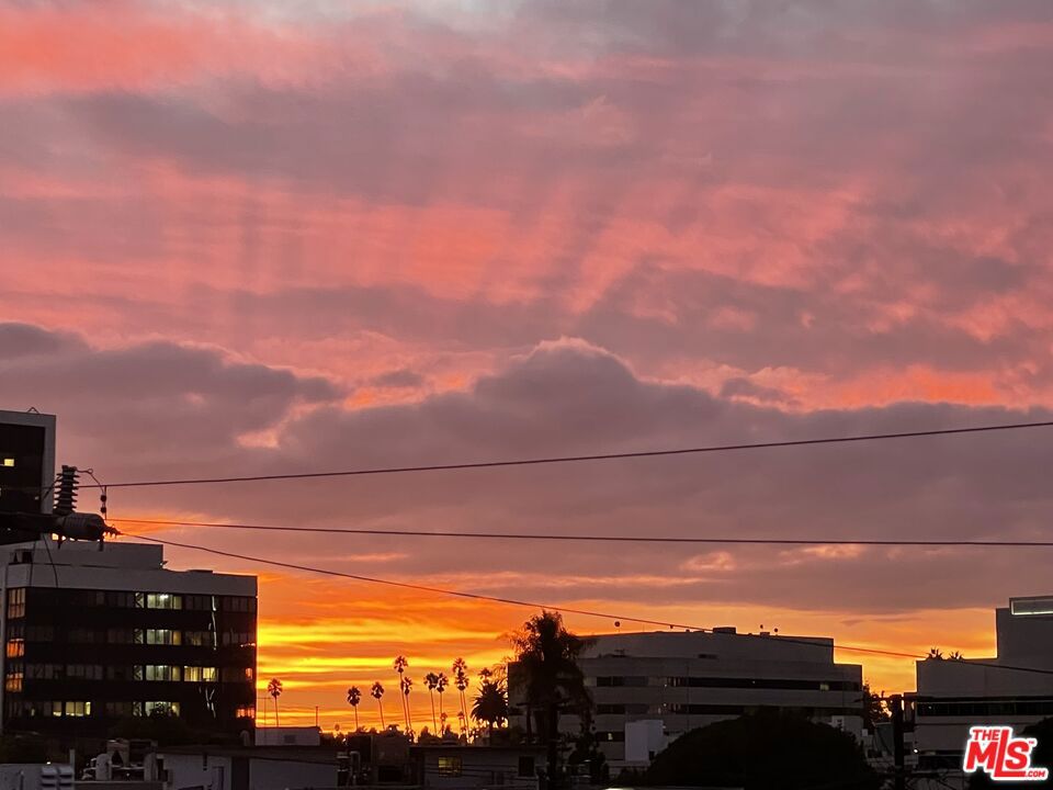 https://media.crmls.org/mediaz/8613e23f-bd4f-430a-84ad-aa207b2f0fd6.jpg?preset=X-Large