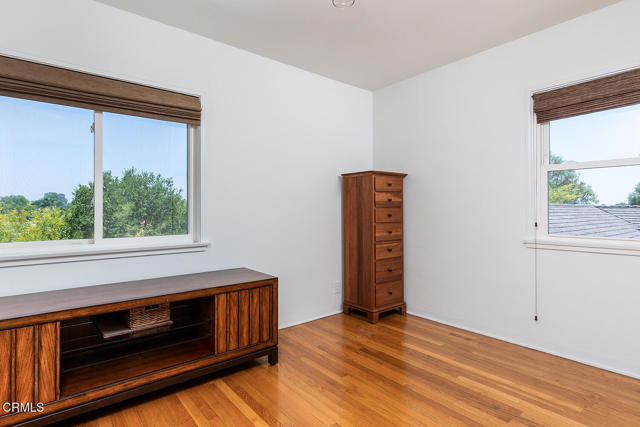 196 Malcolm Drive Drive, Pasadena CA: https://media.crmls.org/mediaz/861469bb-bdce-48e1-ba1a-c5e71a602fcf.jpg