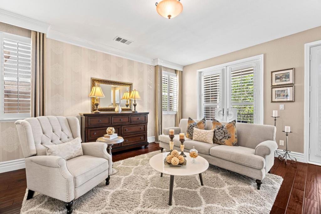 2405 Plateau Drive