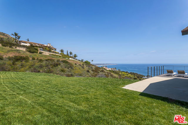 32701 Vista De Los Ondas Street, Malibu CA: https://media.crmls.org/mediaz/8615a0fb-6153-4bcd-a15c-043824bfc52e.jpg