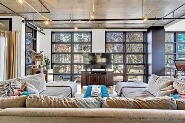 877 Island Ave, San Diego CA: https://media.crmls.org/mediaz/861606ab-83bb-4d19-a87f-ac1478ecd971.jpg