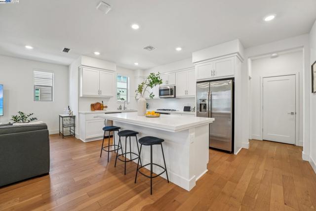 5860 Midnight Place, Dublin CA: https://media.crmls.org/mediaz/8616b53c-4876-4dea-86cc-783c2ff534ae.jpg