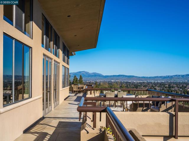 21 Deer Oaks Ct, Pleasanton CA: https://media.crmls.org/mediaz/8616f02c-63bc-46ef-bde6-3edab559882c.jpg