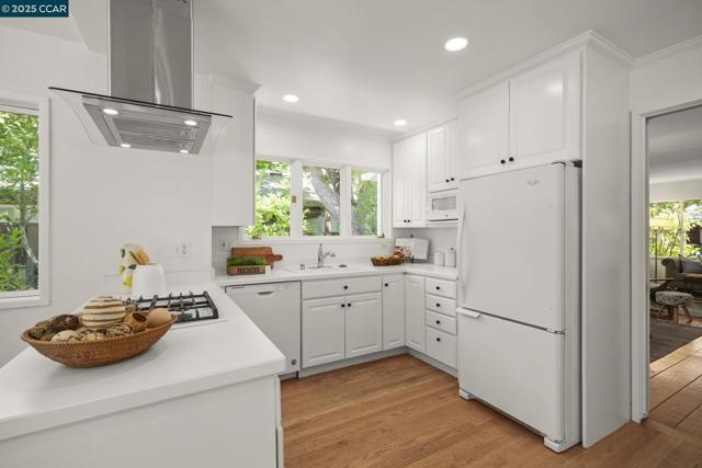71 Maple Ln, Walnut Creek CA: https://media.crmls.org/mediaz/86173db8-946a-4901-b9a9-683779cc6d88.jpg