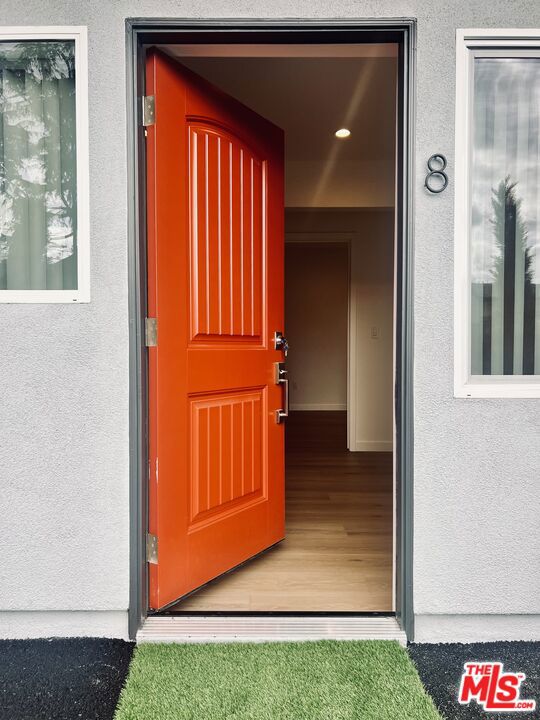 321 Lincoln Avenue, Glendale CA: https://media.crmls.org/mediaz/86179b6b-03a6-4c71-b7a7-c366cb1f0276.jpg