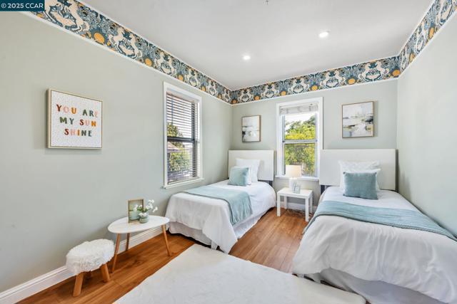941 45Th St, Oakland CA: https://media.crmls.org/mediaz/8617b0c4-ba95-42c0-8b4b-8ba7bfb4207b.jpg
