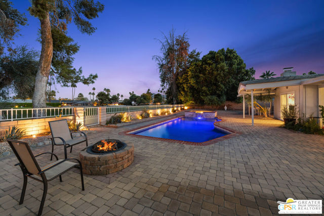 2002 S Bobolink Lane, Palm Springs CA: https://media.crmls.org/mediaz/8617cd4a-369b-4f37-a031-bca4bd6e3280.jpg