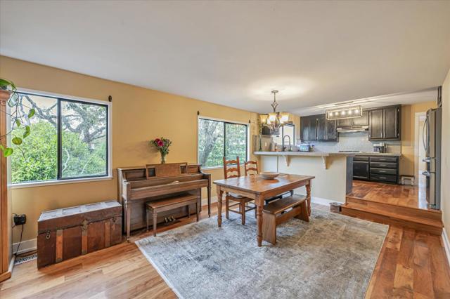4 Harris Hill Drive, Novato CA: https://media.crmls.org/mediaz/8617de89-4f59-4bae-b93d-ab22b3079ac4.jpg