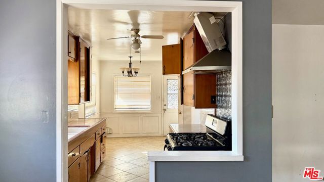 1425 W Marcella Court, Ontario CA: https://media.crmls.org/mediaz/86181efc-4519-402f-912f-5d617af984bb.jpg