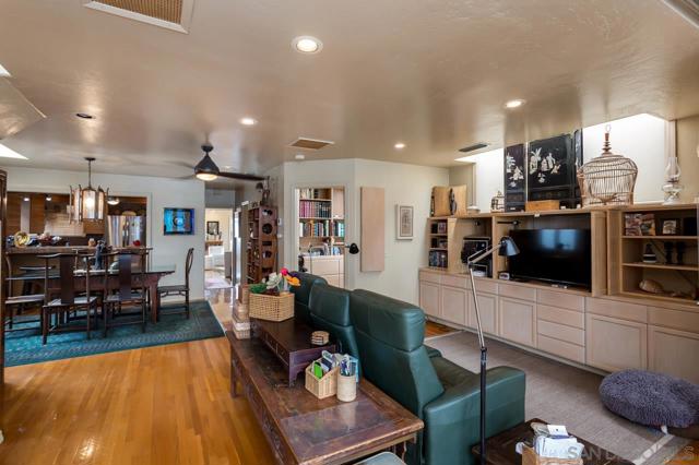 722 724 San Luis Rey Place, San Diego CA: https://media.crmls.org/mediaz/86186840-bbbb-4cb4-be3b-e6cc8346c3f8.jpg