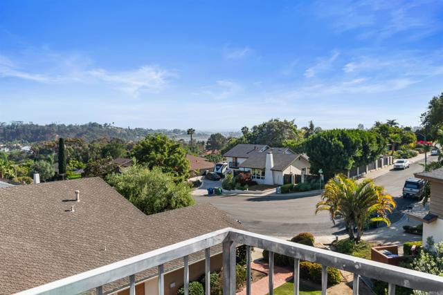 2320 Ivy Road, Oceanside CA: https://media.crmls.org/mediaz/8618b430-f48f-4109-b022-c859243e6334.jpg