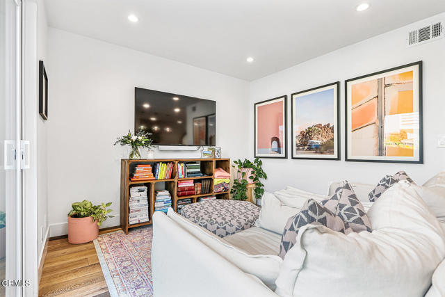 Detail Gallery Image 11 of 28 For 14 Bermuda Ct, Manhattan Beach,  CA 90266 - 2 Beds | 2/1 Baths