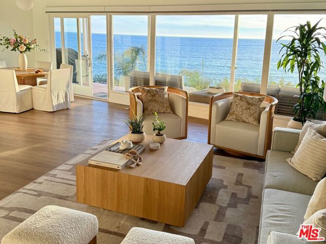 17728 Porto Marina Way, Pacific Palisades CA: https://media.crmls.org/mediaz/8619a24b-a3b8-4b15-9e17-9203e097c092.jpg