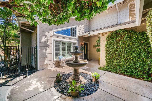 639 Canyon Crest Rd East, San Ramon CA: https://media.crmls.org/mediaz/8619a51d-5769-40d9-9e83-bd2c919180d7.jpg