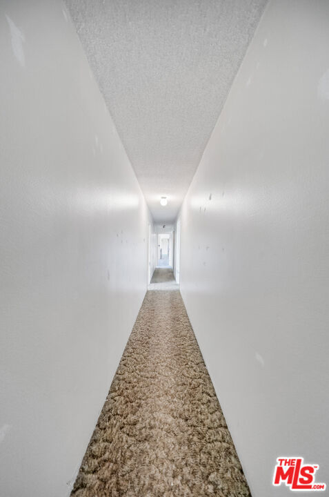 https://media.crmls.org/mediaz/8619eedc-690a-4292-bf54-c3b202a6e13e.jpg?preset=X-Large