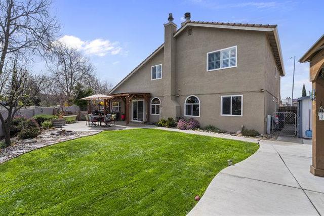 1980 Ponderosa Court, Hollister CA: https://media.crmls.org/mediaz/861a007d-2a50-4207-b1a1-d3de73400f33.jpg