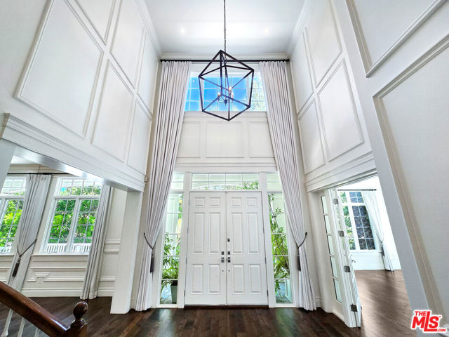 3815 Valley Meadow Road, Encino CA: https://media.crmls.org/mediaz/861a5b30-153e-48ce-8ecb-e0ceeedf7c90.jpg