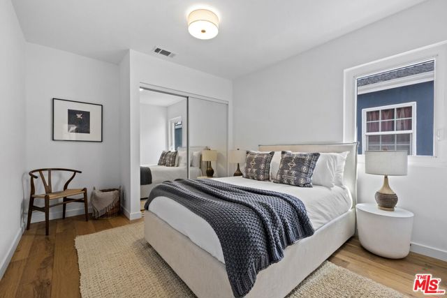 3908 Bentley Avenue, Culver City CA: https://media.crmls.org/mediaz/861a80c7-39a6-4f8a-8706-b03039d6b832.jpg