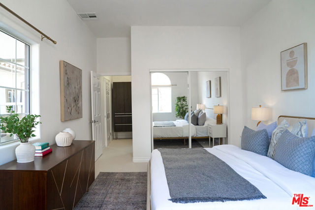 1515 N Fairfax Avenue, Los Angeles CA: https://media.crmls.org/mediaz/861b06b3-7476-4193-8006-0bc6e51eeb14.jpg