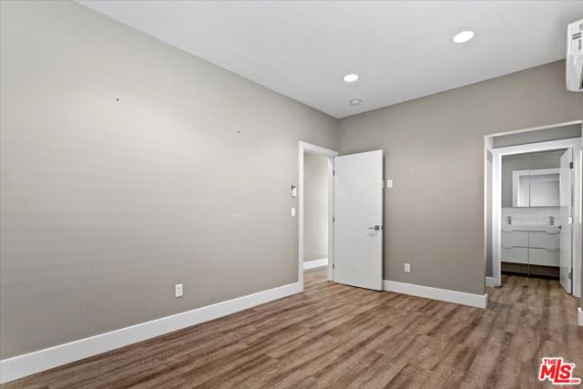 6955 Trolleyway, Playa del Rey CA: https://media.crmls.org/mediaz/861b2b42-f321-4690-98f8-cc191a4ef576.jpg