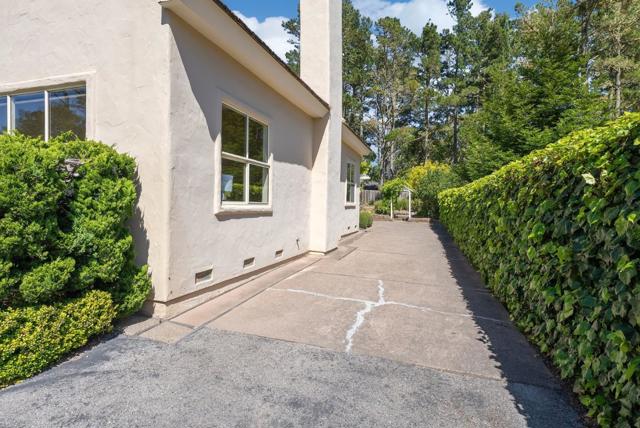 4071 Los Altos Drive, Pebble Beach CA: https://media.crmls.org/mediaz/861b52f7-fa68-4cea-97cc-a303b9a98c3c.jpg