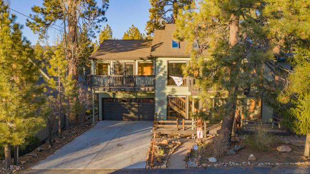 39470 Lake Dr, Big Bear CA: https://media.crmls.org/mediaz/861bbbb3-ab55-4648-9e4a-c489f945e766.jpg