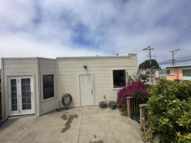 301 Hanover Street, San Francisco CA: https://media.crmls.org/mediaz/861c4739-5ae7-4c5a-849c-84526ed1395d.jpg
