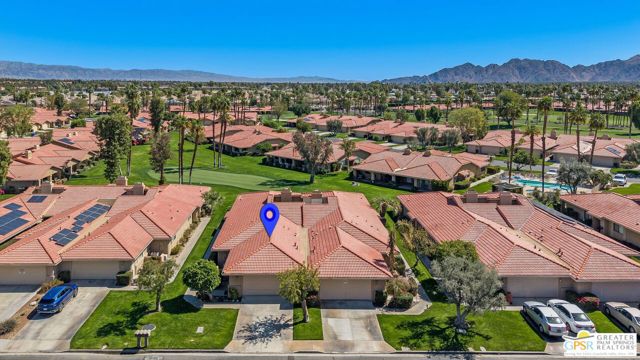 34 Camino Arroyo Place, Palm Desert CA: https://media.crmls.org/mediaz/861c7484-b36c-4647-9f95-b86eac398d57.jpg
