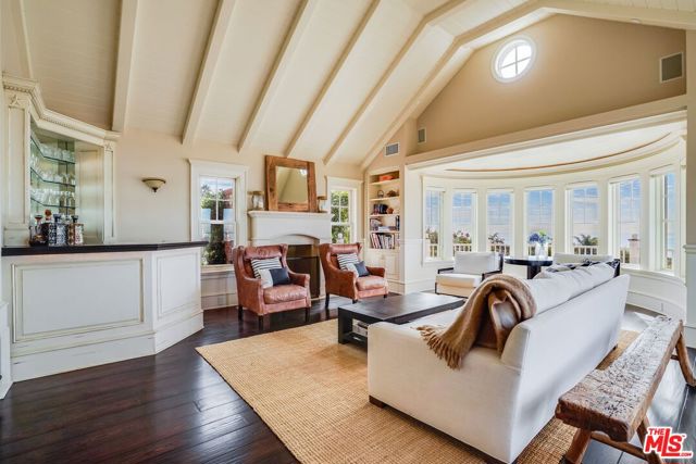6277 Sea Star Drive, Malibu CA: https://media.crmls.org/mediaz/861c8347-ba91-4244-a1e1-ebc7e21e33f2.jpg